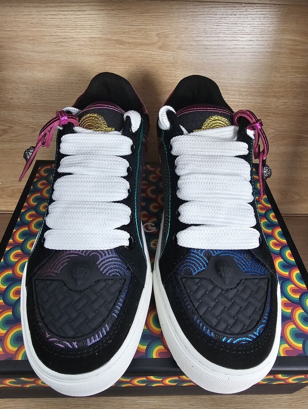 Kurt Geiger The SouthBank Tag Combination Fabric-Leather Sneakear.